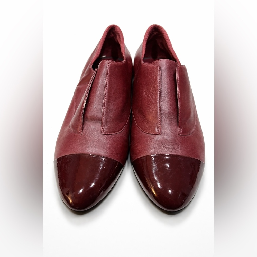 Tsubo Rylee Sangria Red Leather Flats with‎ Patent Cap Toe Sz. 9